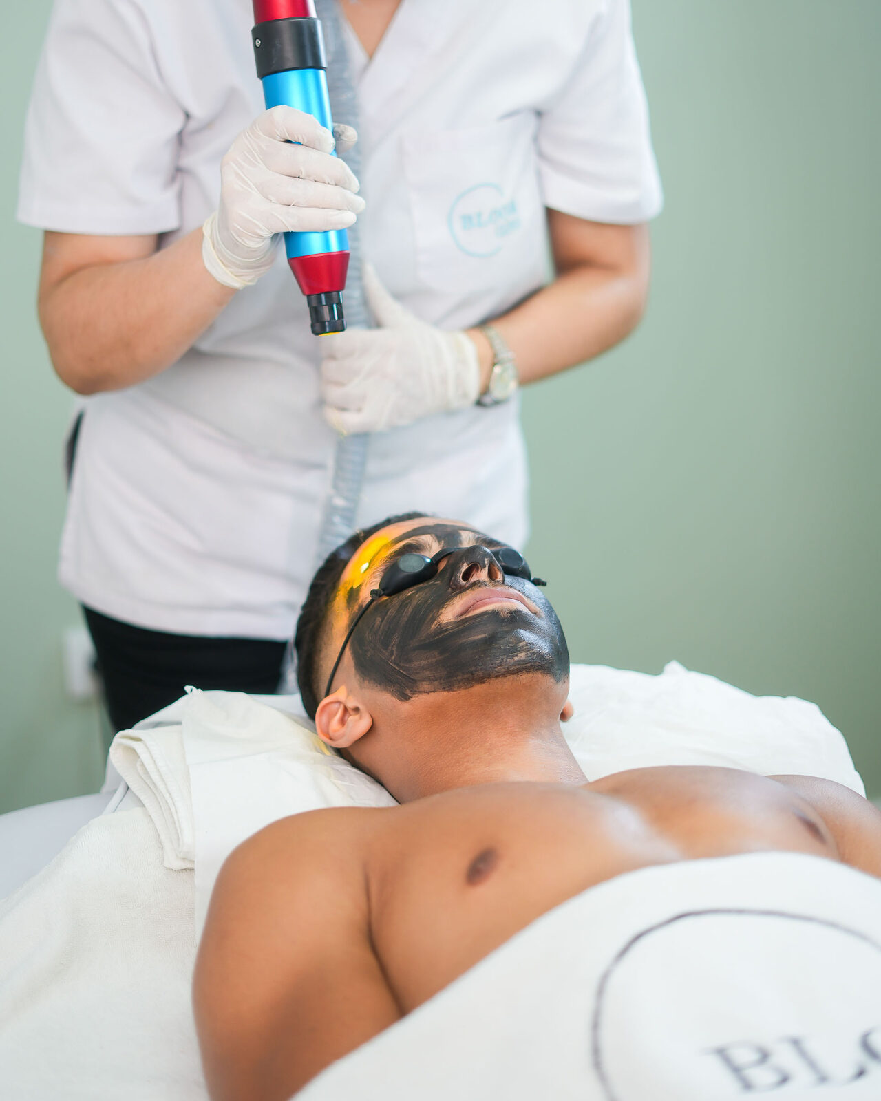 carbon laser peel casablanca rabat centre esthétique Bloom Clinic